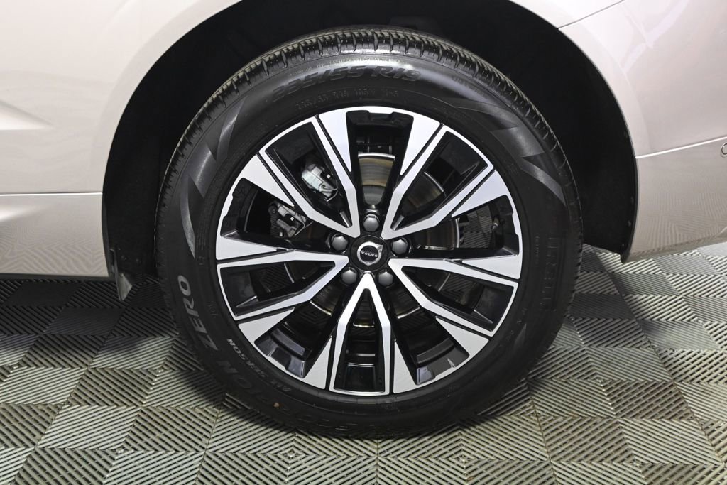 Used 2025 Volvo XC60 B5 Plus image 20