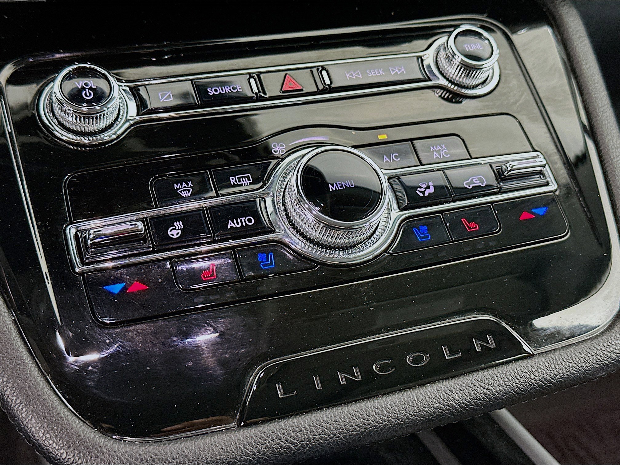 Used 2022 Lincoln Corsair AWD w/ Premium Package image 24