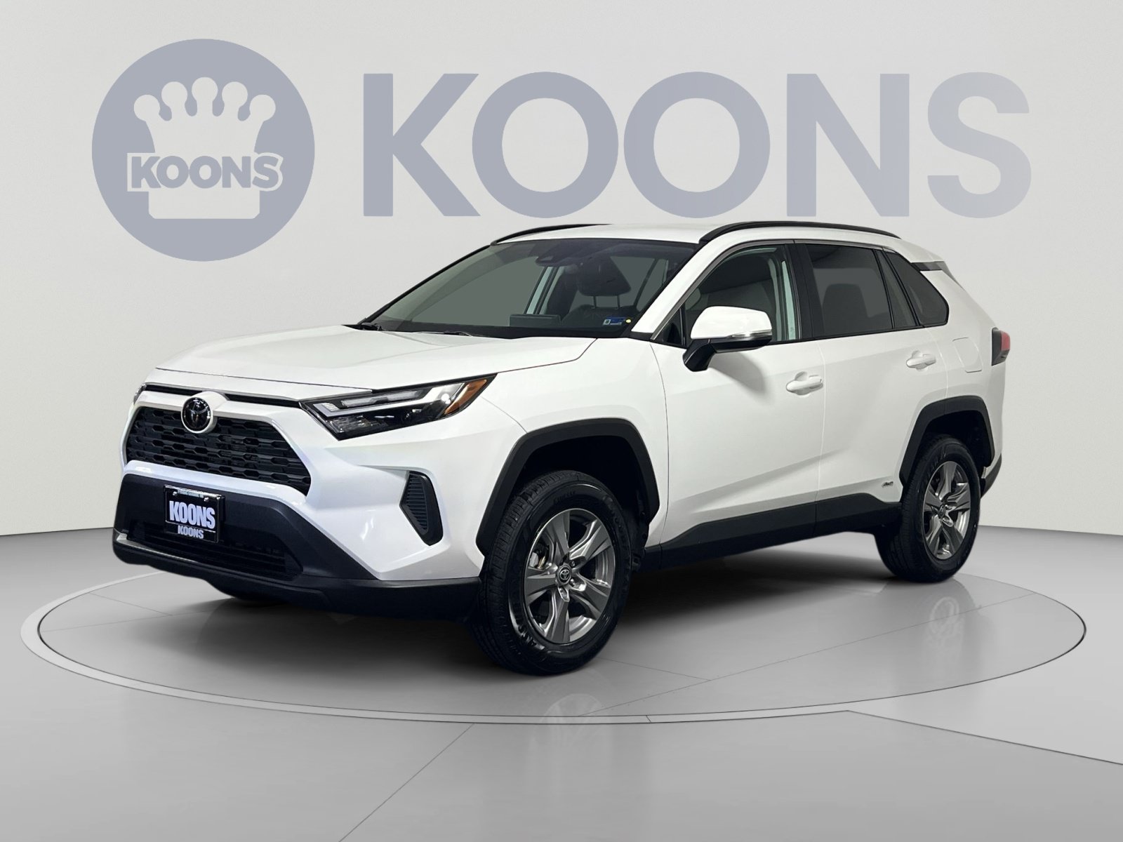 Used 2025 Toyota RAV4 XLE AWD/4WD image 1