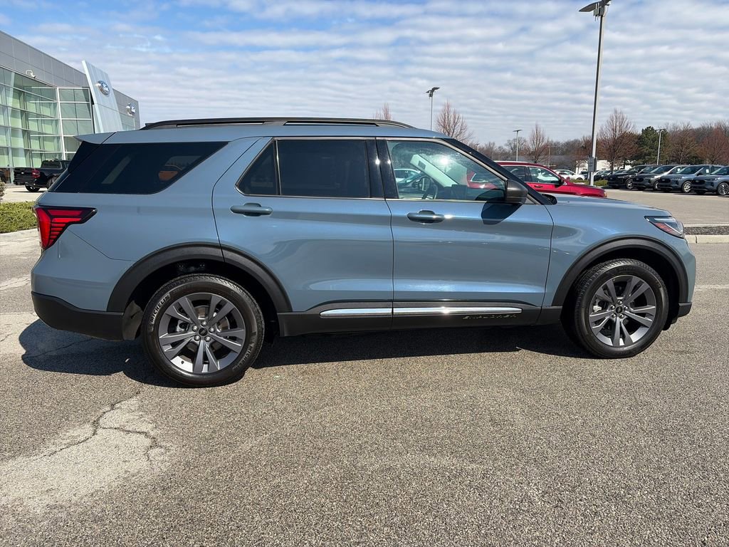 Used 2025 Ford Explorer Active w/ Active Comfort Package image 8