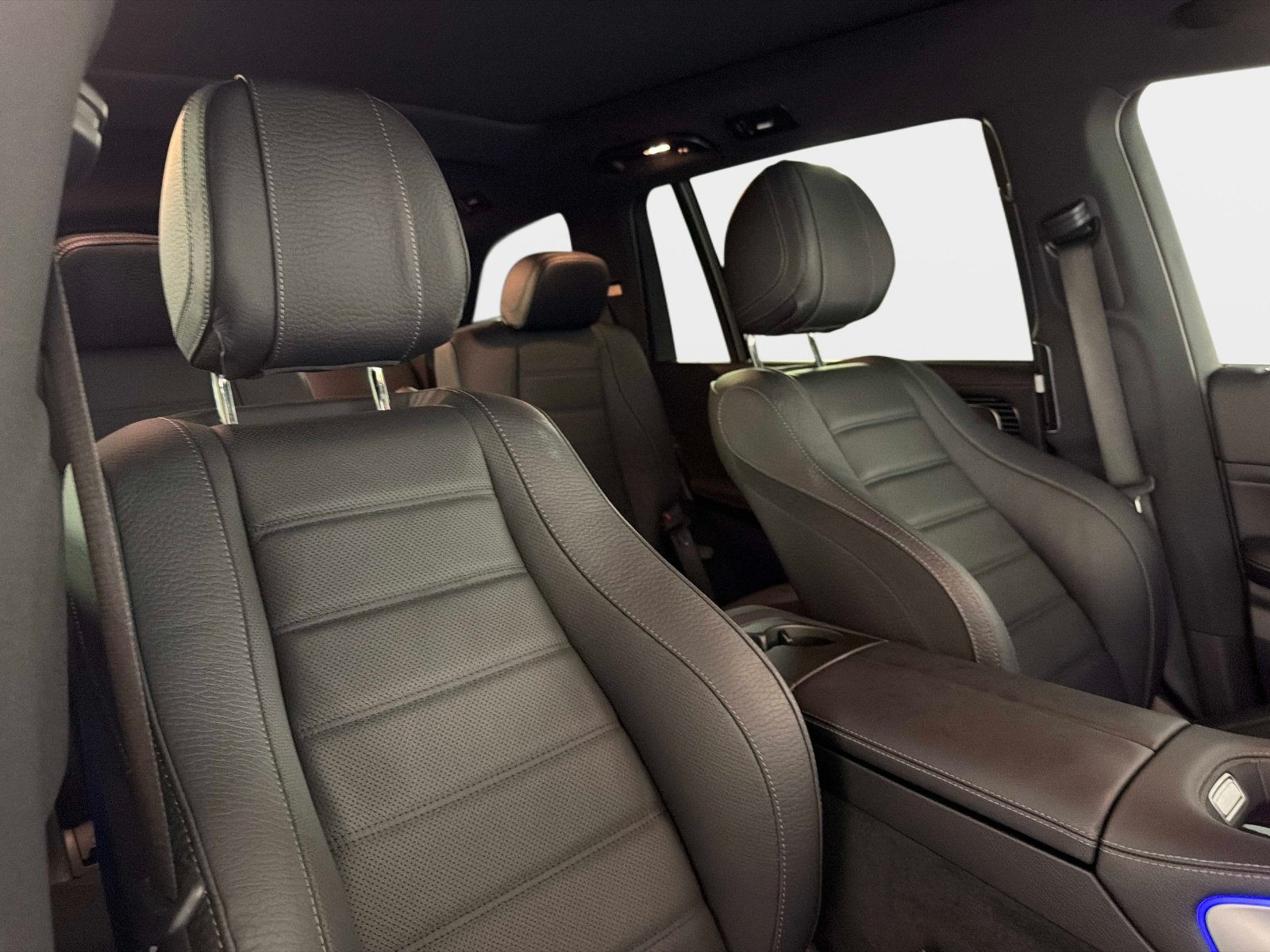 Used 2025 Mercedes-Benz GLS 580 4MATIC image 25