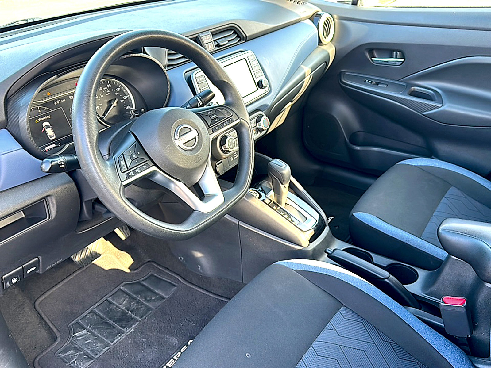 Used 2023 Nissan Versa SV image 12