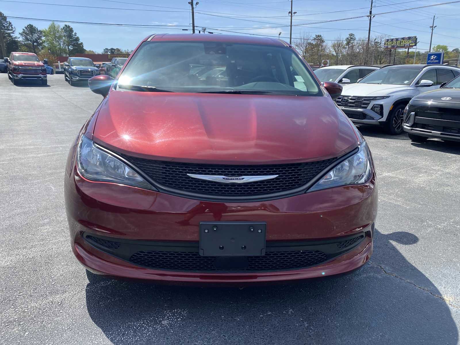 Used 2023 Chrysler Voyager LX image 3