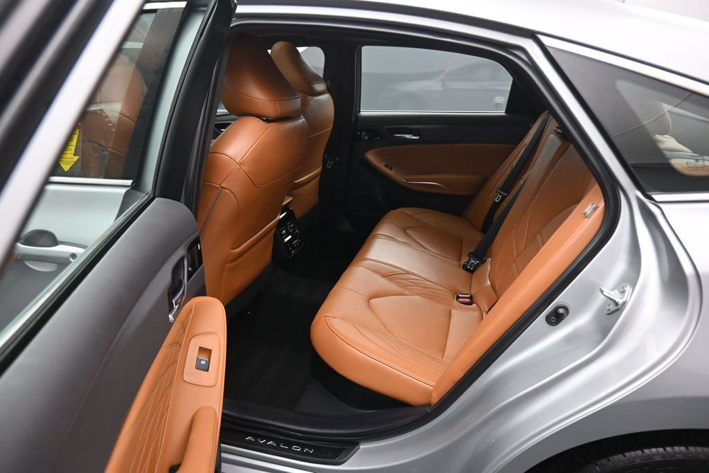 Used 2021 Toyota Avalon Limited w/ Advanced Safety Package FWD image 32