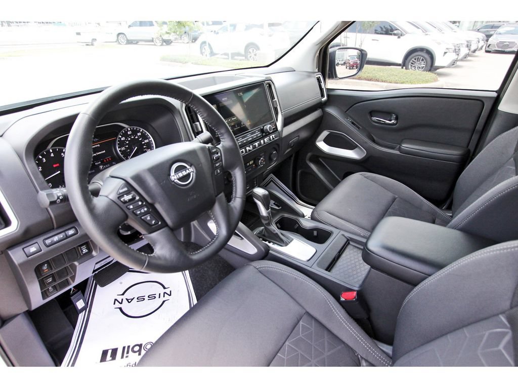 Used 2025 Nissan Frontier SV w/ SV Convenience Package RWD image 12