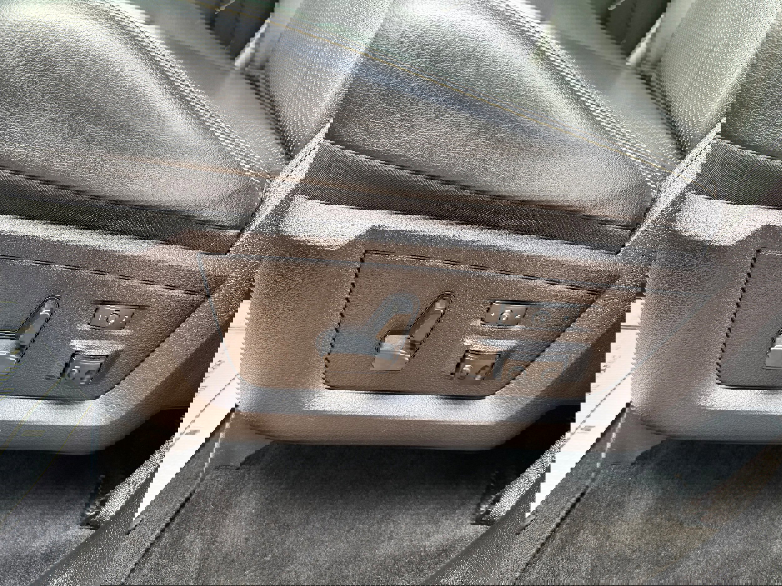 Used 2016 RAM 1500 Laramie w/ Convenience Group image 21