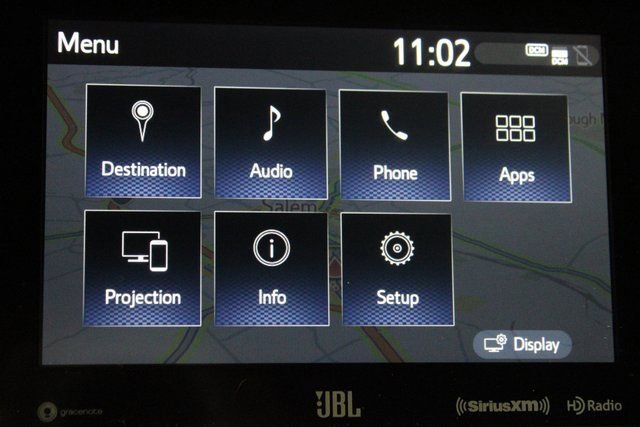 Used 2020 Toyota Sienna SE Premium w/ Nightshade Edition FWD image 18