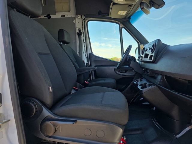 Used 2022 Mercedes-Benz Sprinter 2500 image 14