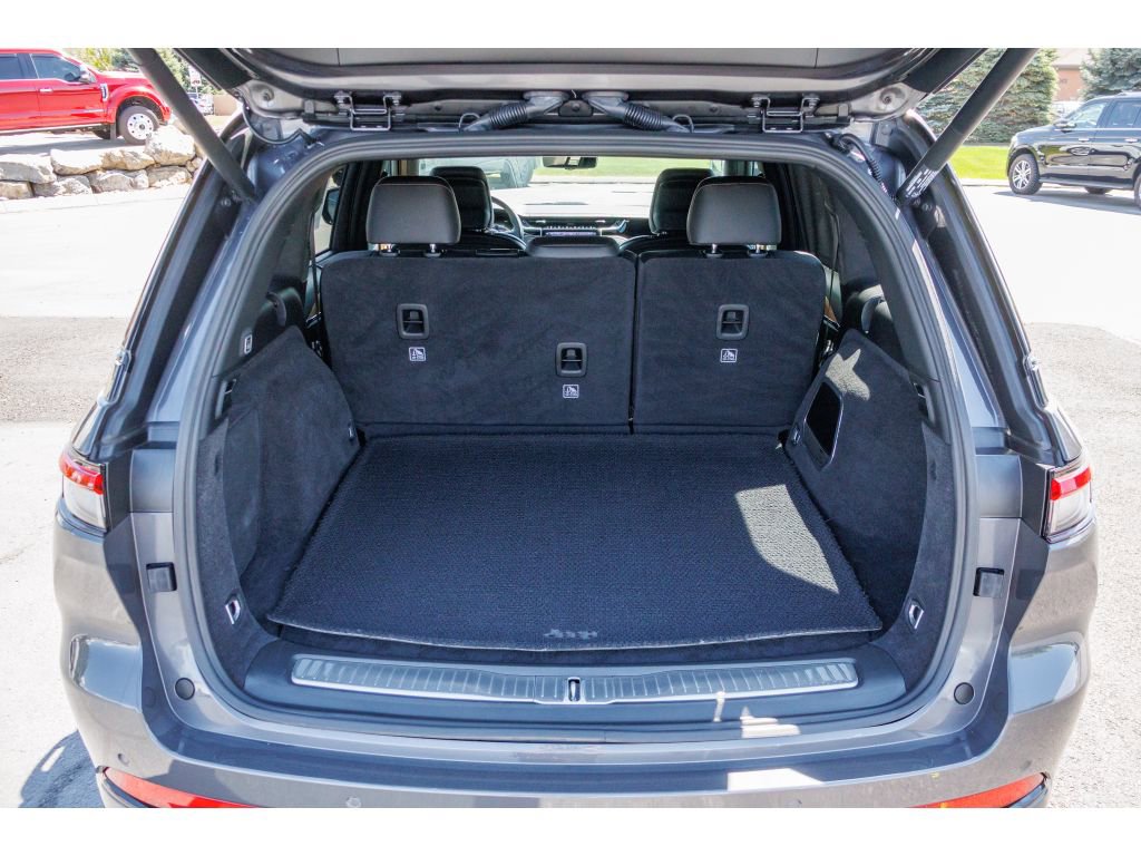 Used 2024 Jeep Grand Cherokee Summit AWD/4WD image 15