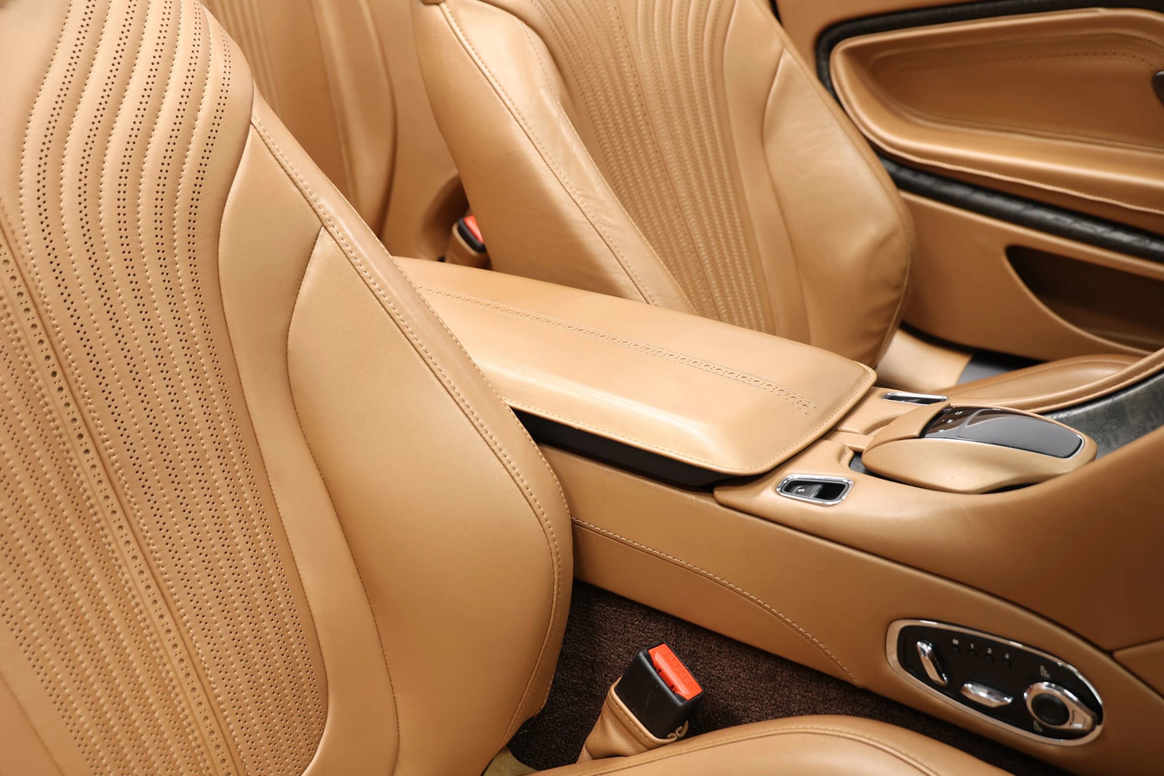 Used 2020 Aston Martin DB11 Volante image 76