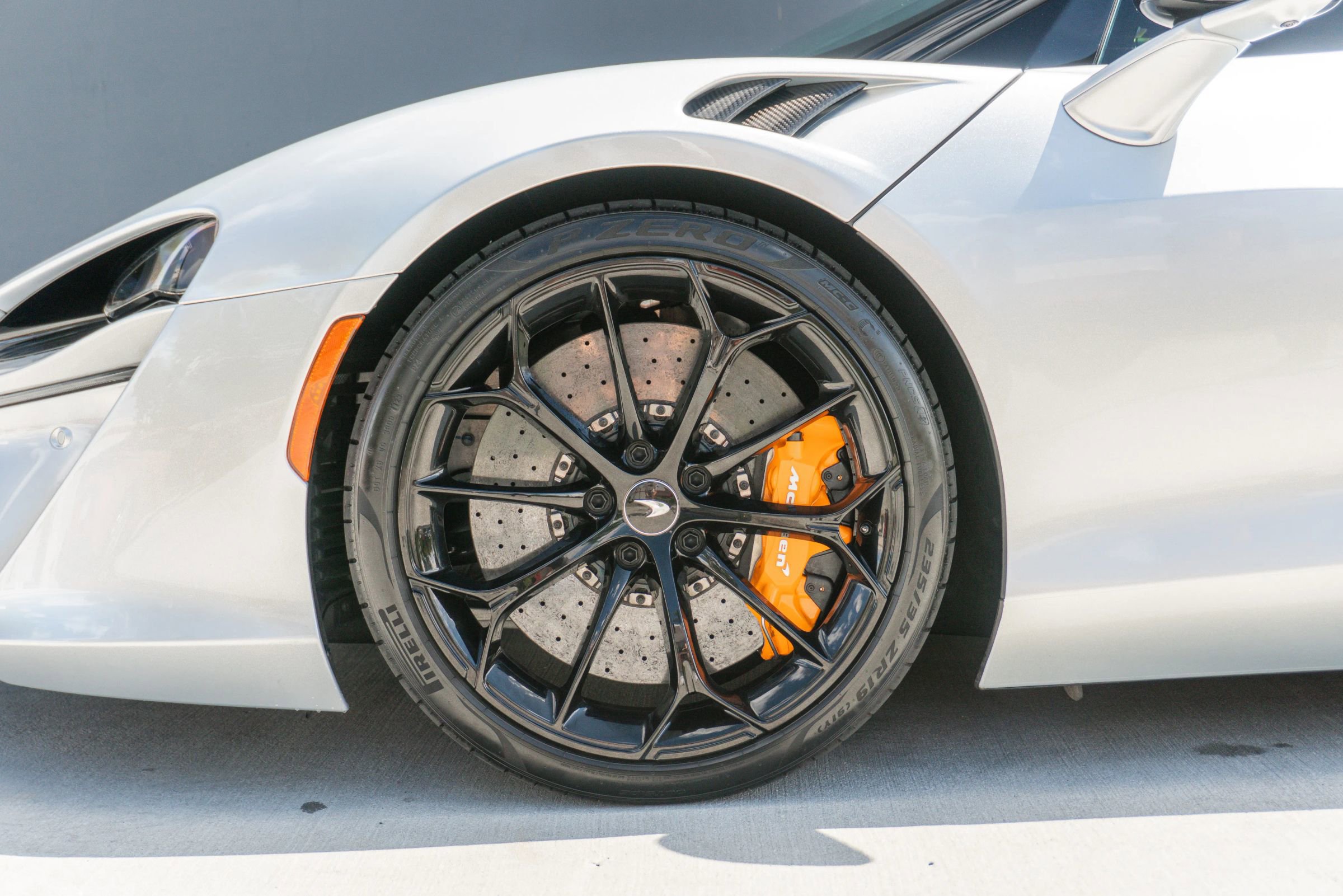 Used 2023 McLaren Artura RWD image 20
