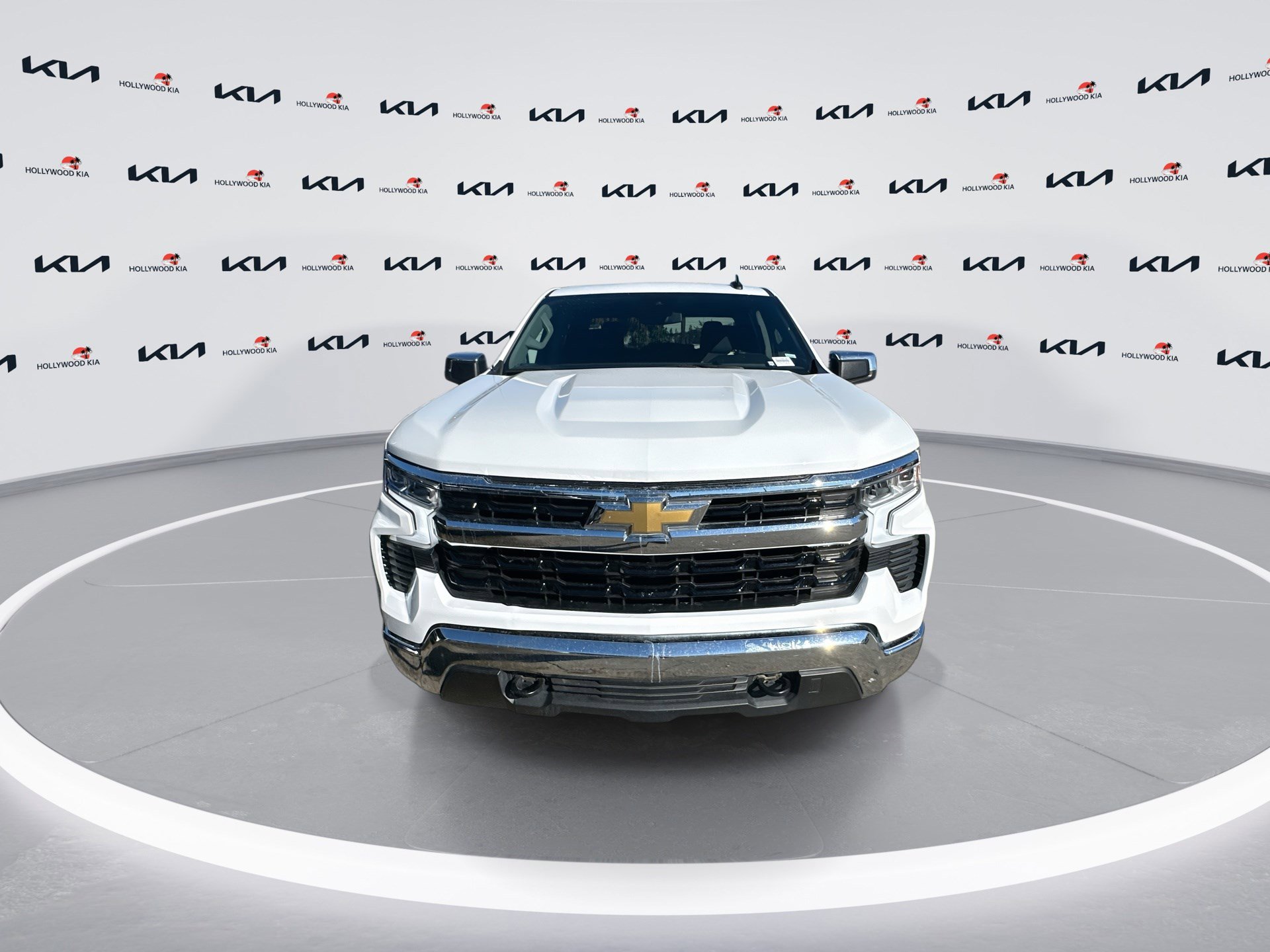 Used 2025 Chevrolet Silverado 1500 LT image 3