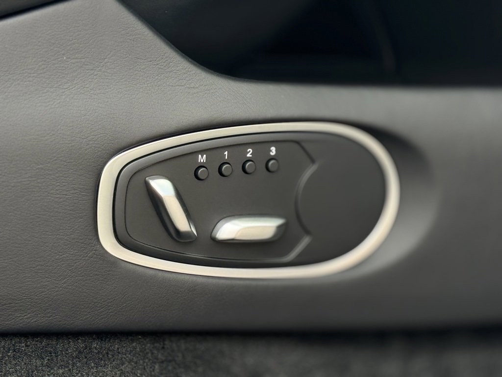 Used 2025 Aston Martin DB12 Coupe image 20