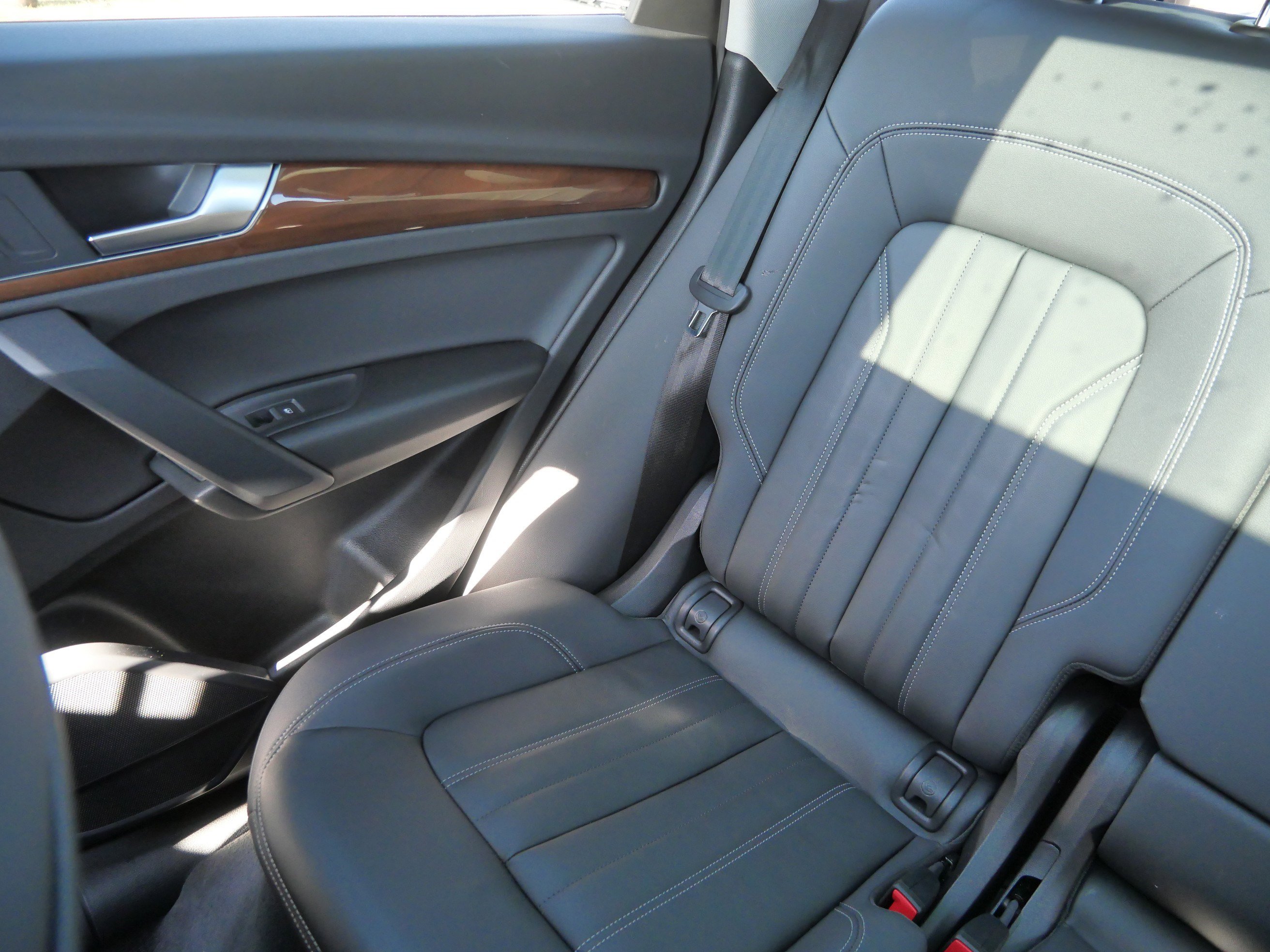 Used 2023 Audi Q5 2.0T Premium w/ Convenience Package image 12