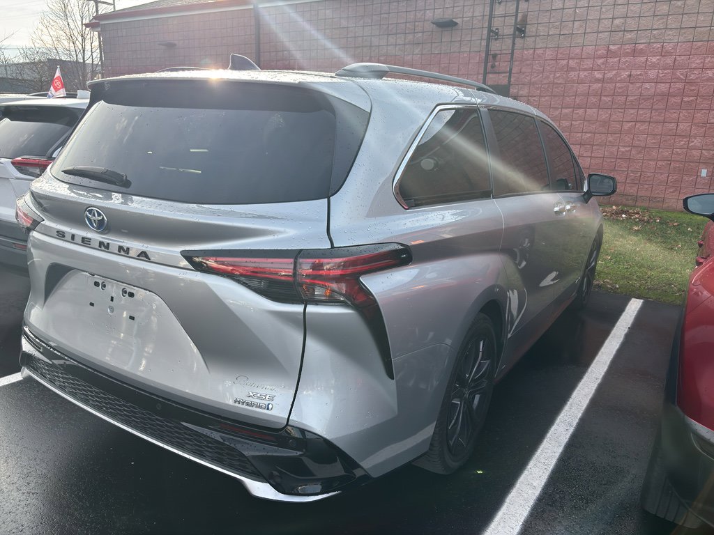 Used 2021 Toyota Sienna XSE image 6