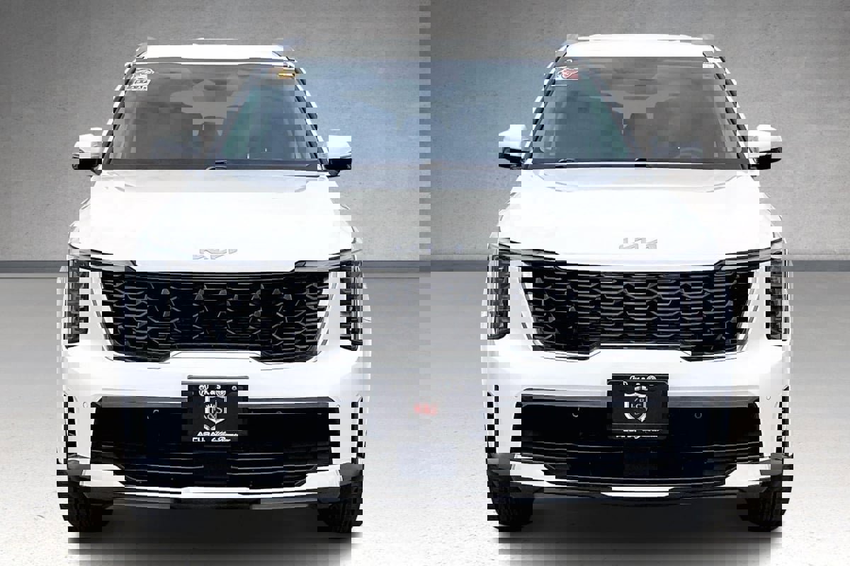 Used 2024 Kia Sorento S image 3