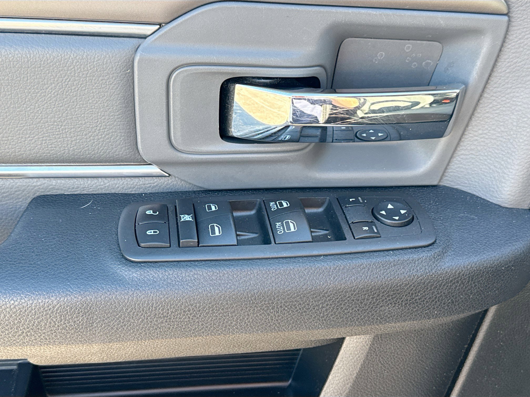 Used 2024 RAM 1500 Classic SLT image 21