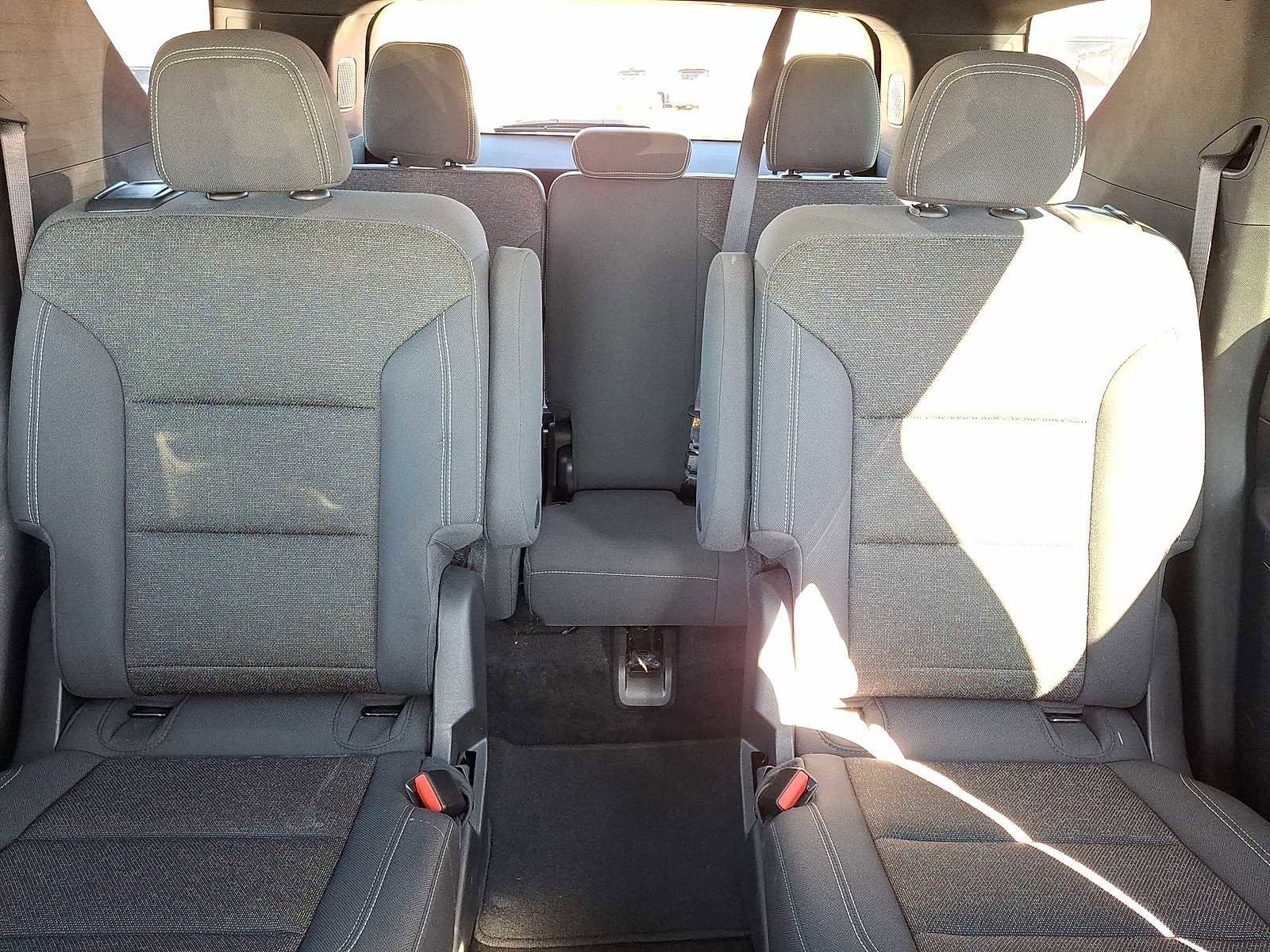 Used 2025 Chevrolet Traverse LT image 14