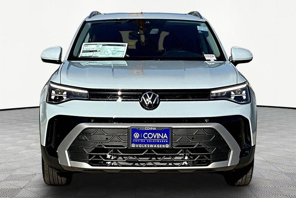 New 2026 Volkswagen Taos SE image 2