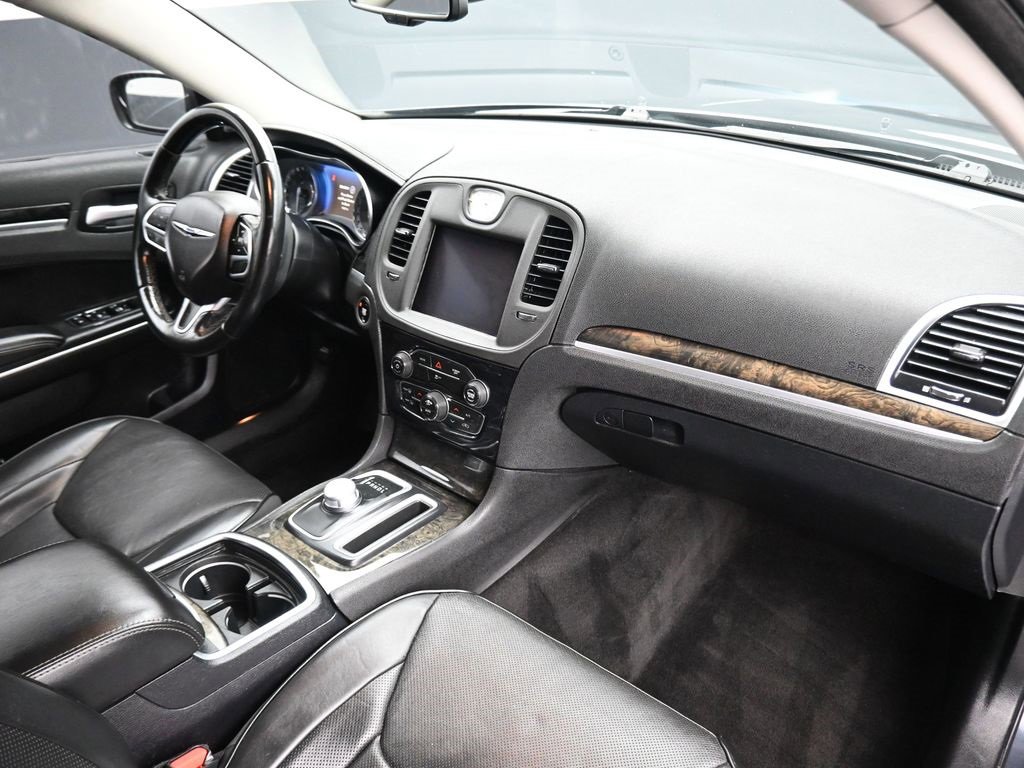 Used 2018 Chrysler 300 Limited image 40
