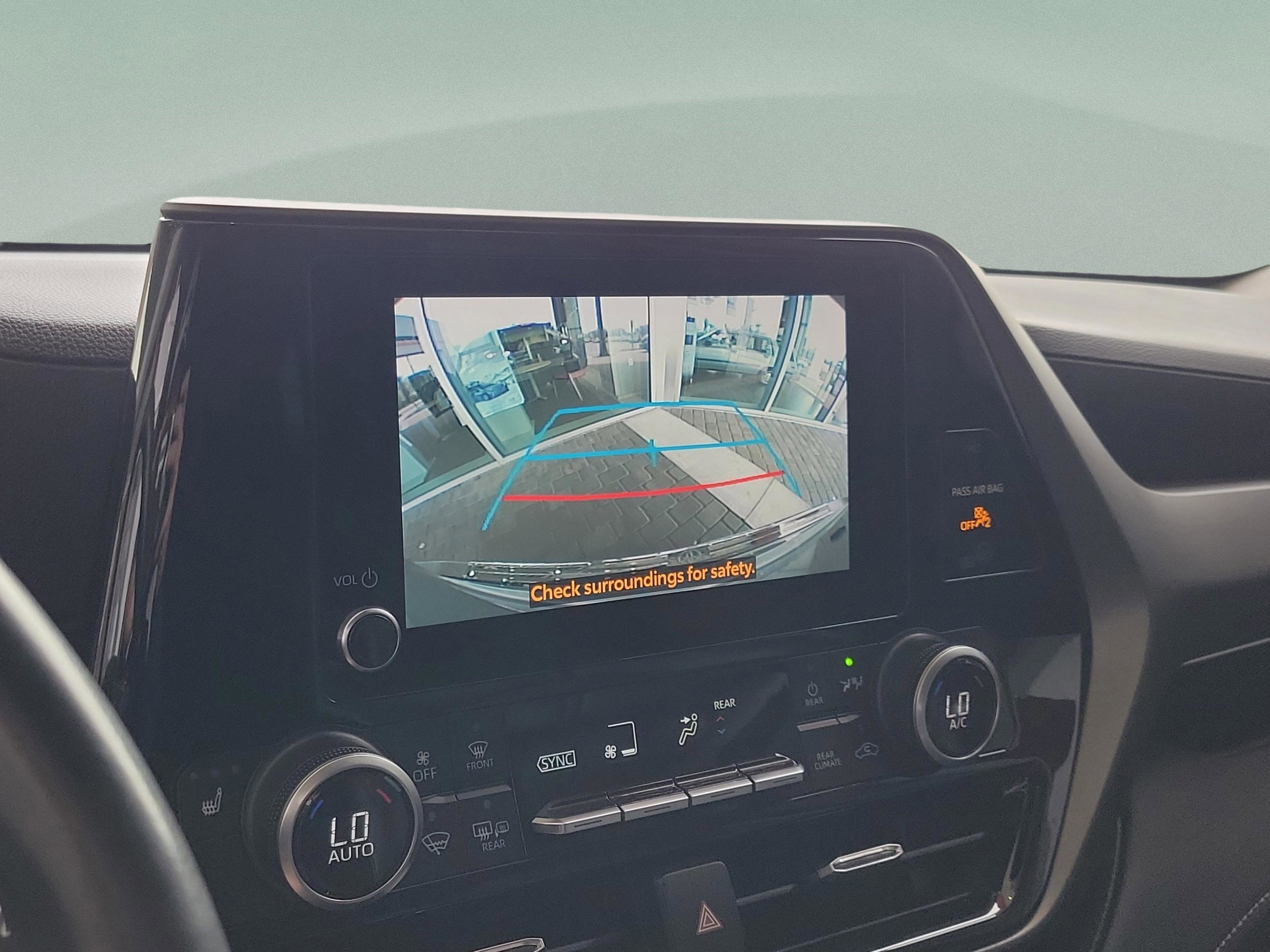 Used 2023 Toyota Highlander XLE image 18