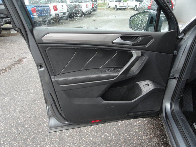 Used 2022 Volkswagen Tiguan SE AWD/4WD image 14