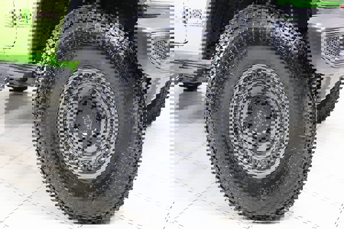 Used 2025 Jeep Wrangler Unlimited Rubicon image 12