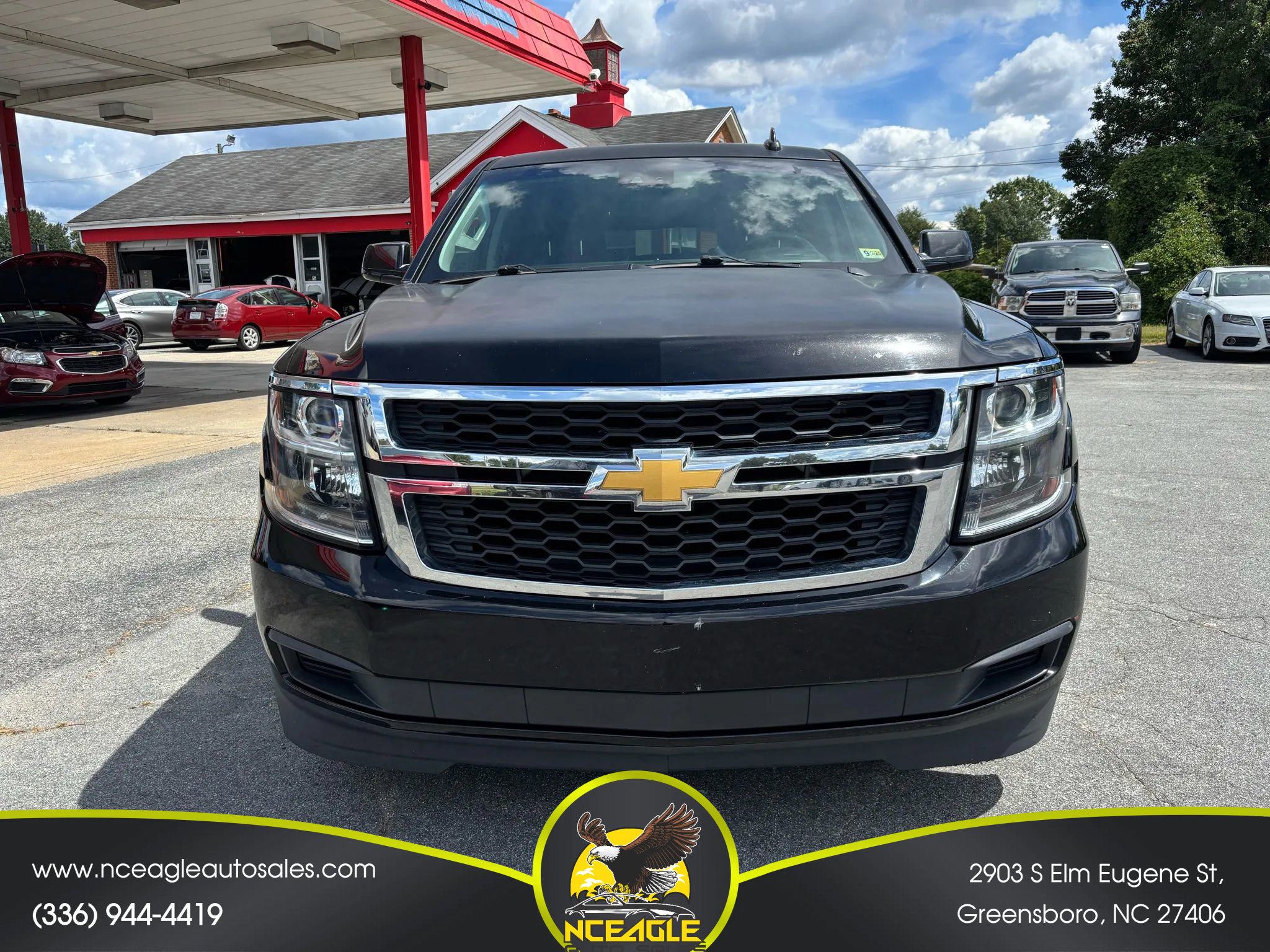 Used 2015 Chevrolet Suburban LT image 3
