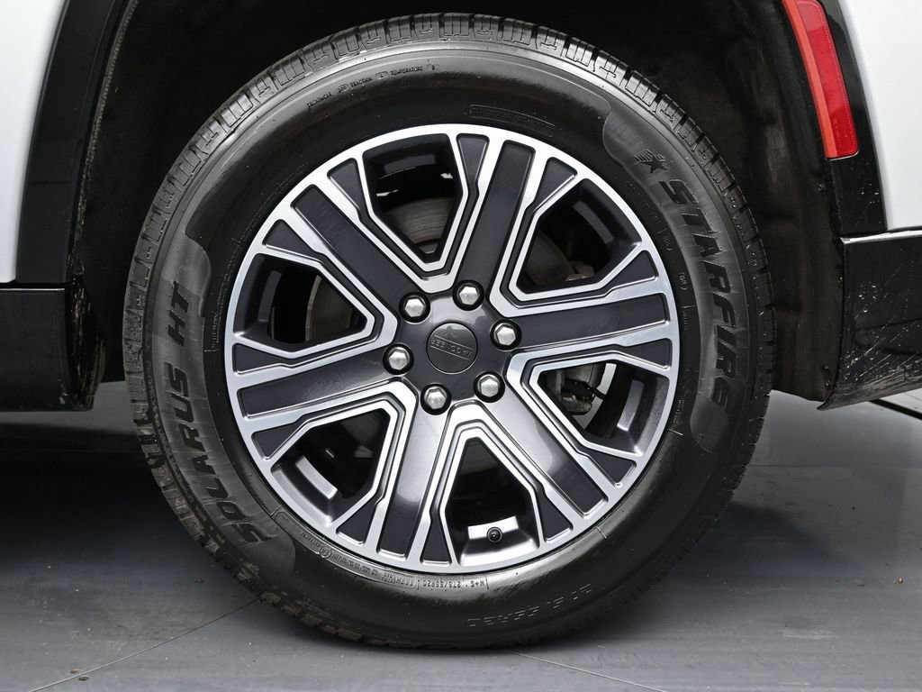 Used 2024 Jeep Wagoneer Series II w/ Flexible Seating Group image 14