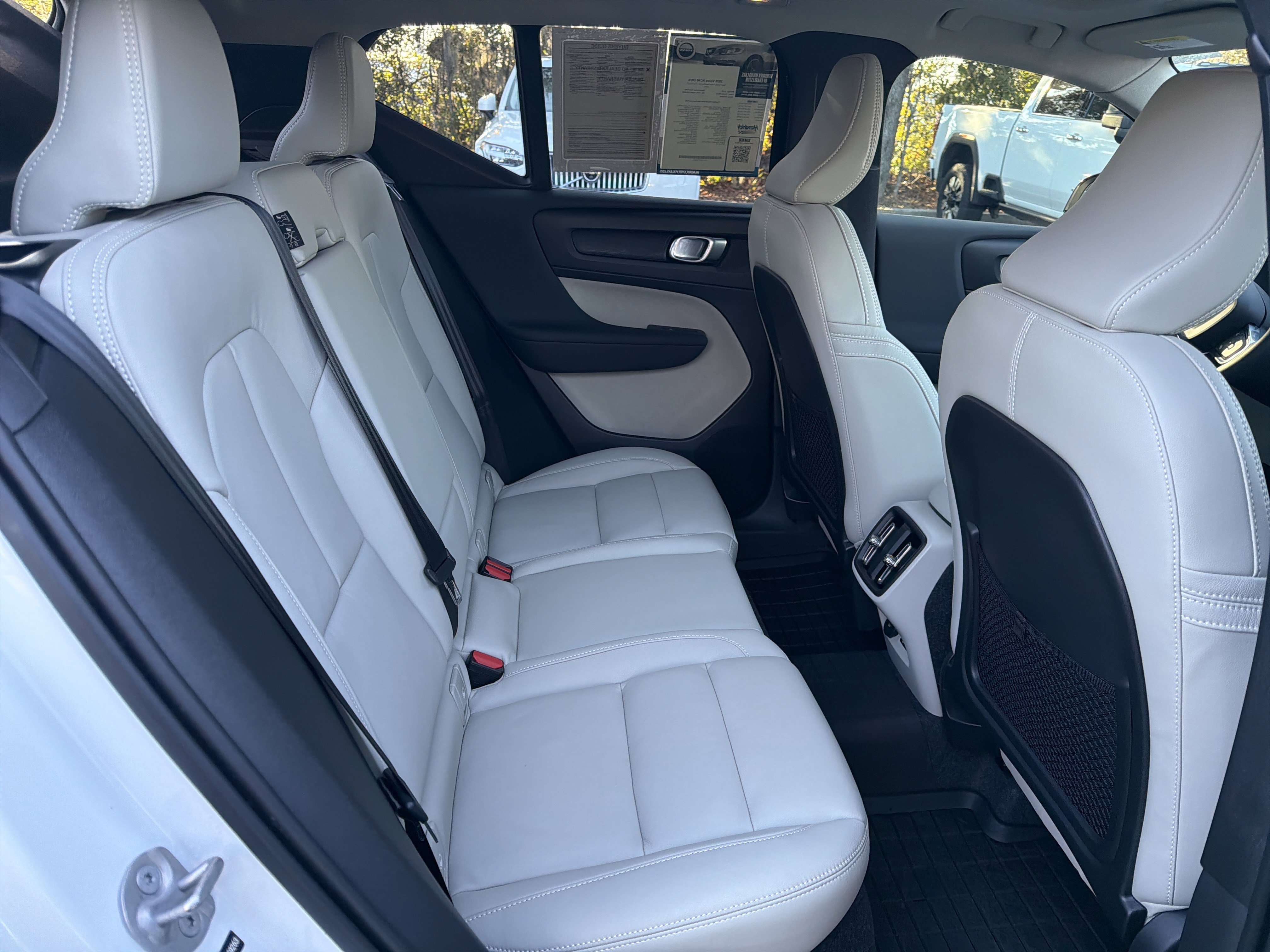 Used 2026 Volvo XC40 B5 Ultra w/ Protection Package Premier image 33