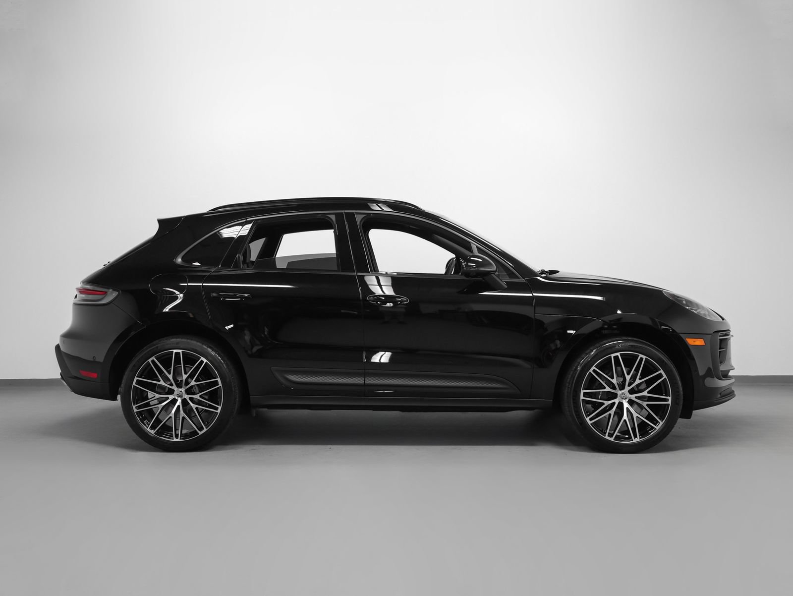 New 2026 Porsche Macan AWD/4WD image 13