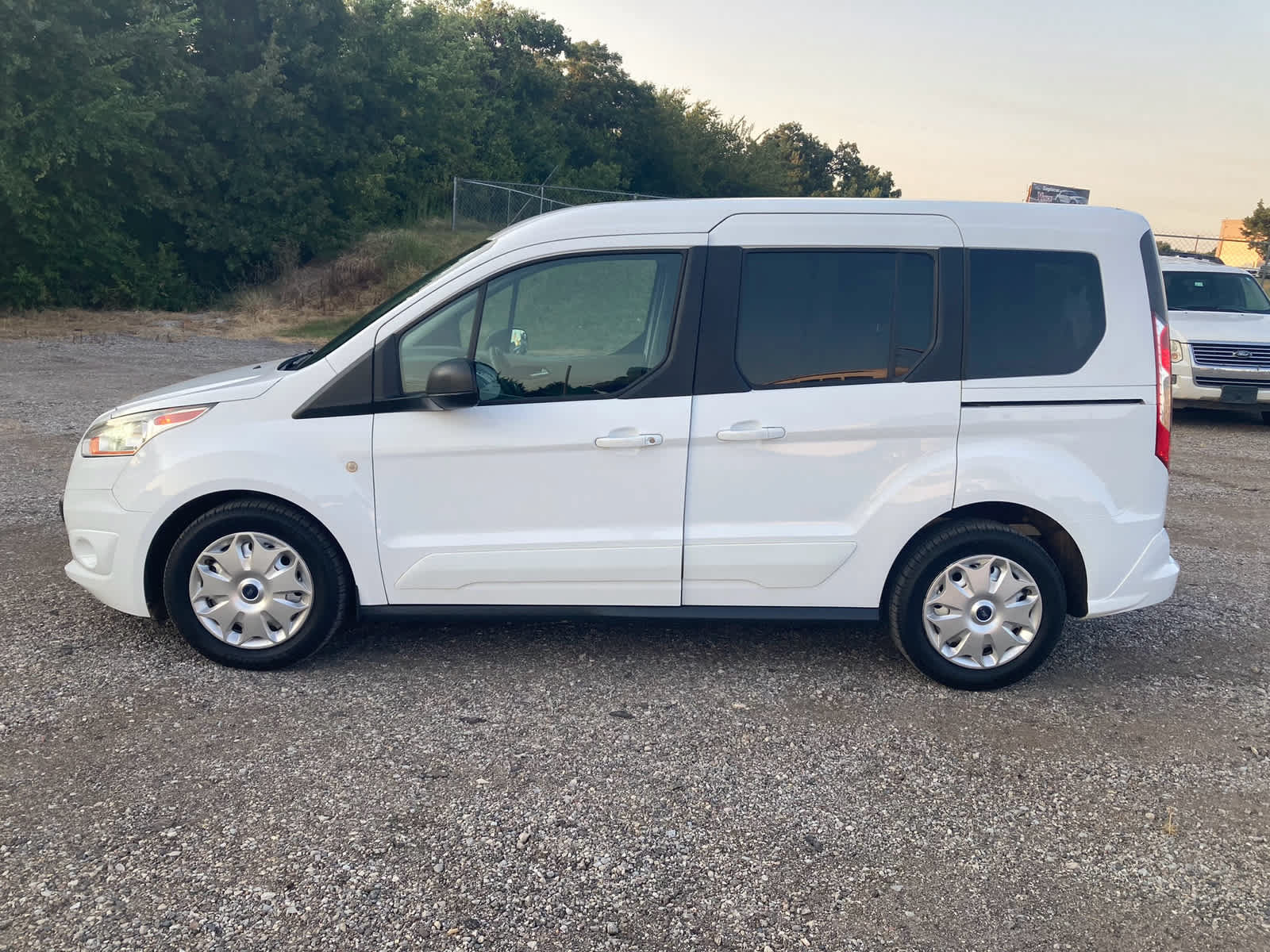 Used 2014 Ford Transit Connect XLT FWD image 2