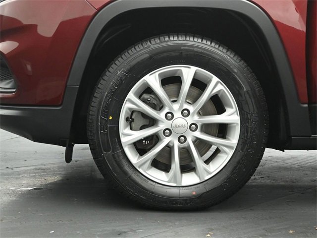 Used 2019 Jeep Cherokee Latitude w/ Cold Weather Group image 34