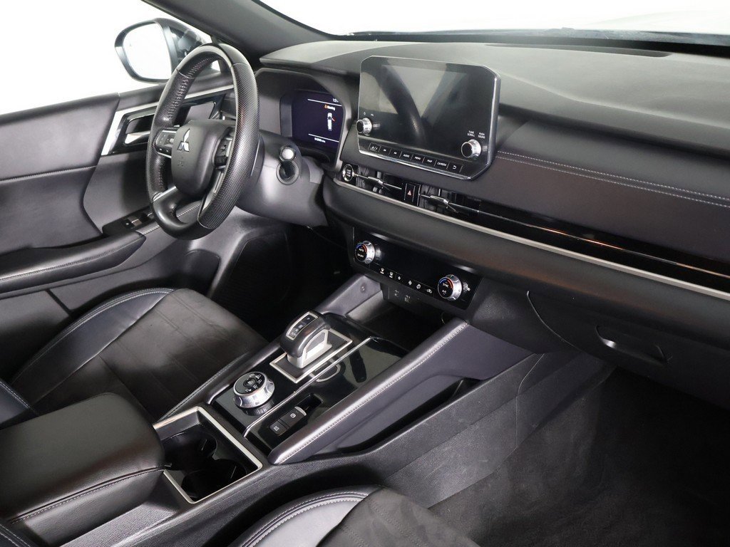 Used 2023 Mitsubishi Outlander SE image 30