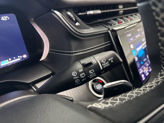 Used 2023 Jeep Grand Cherokee Altitude image 39