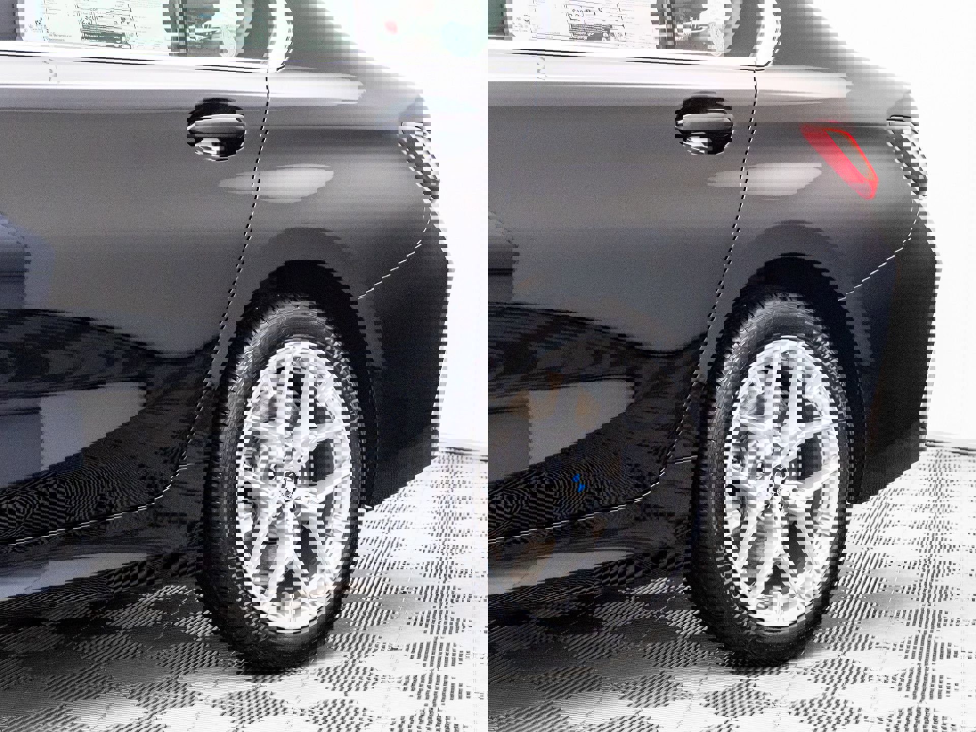 New 2025 BMW 330i xDrive Sedan w/ Convenience Package AWD/4WD image 34