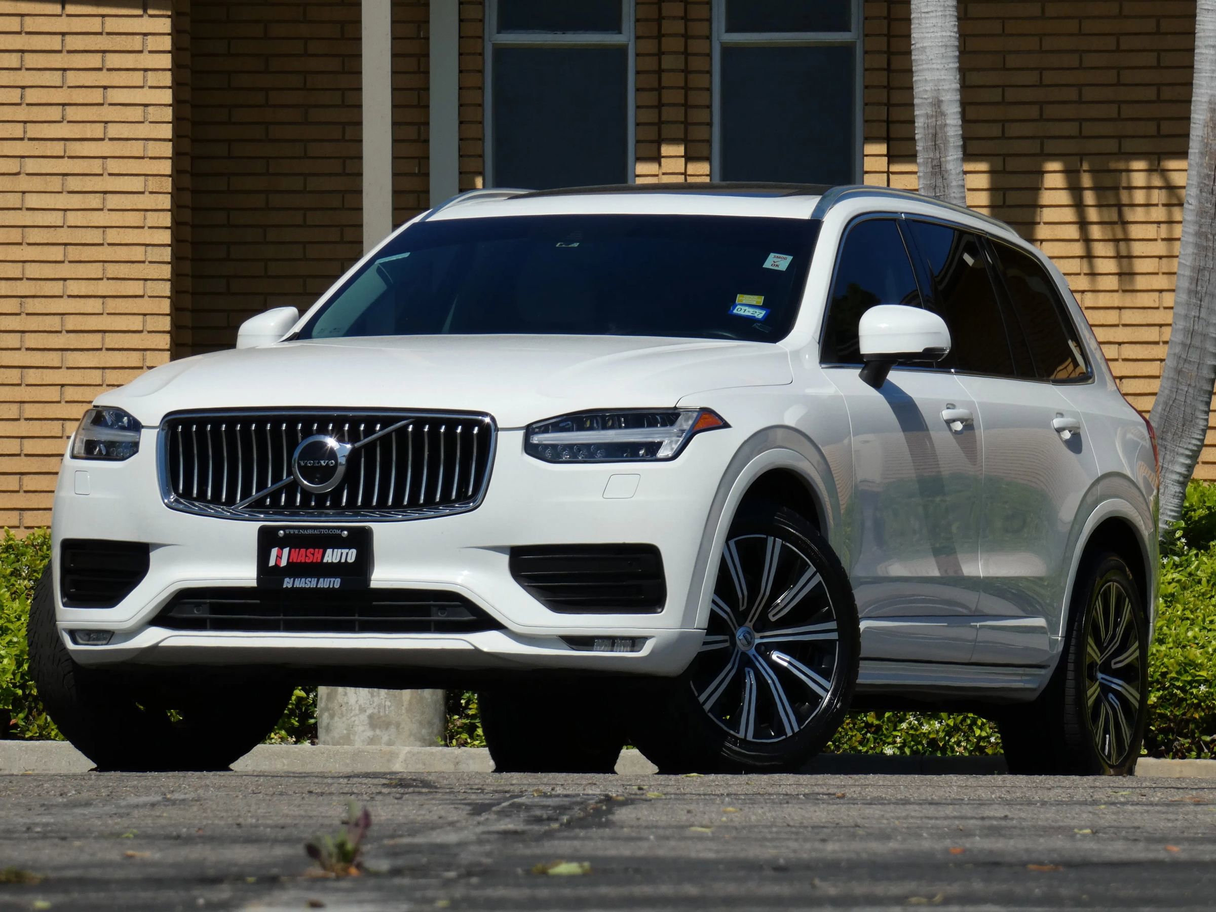 Used 2020 Volvo XC90 T6 Momentum image 2