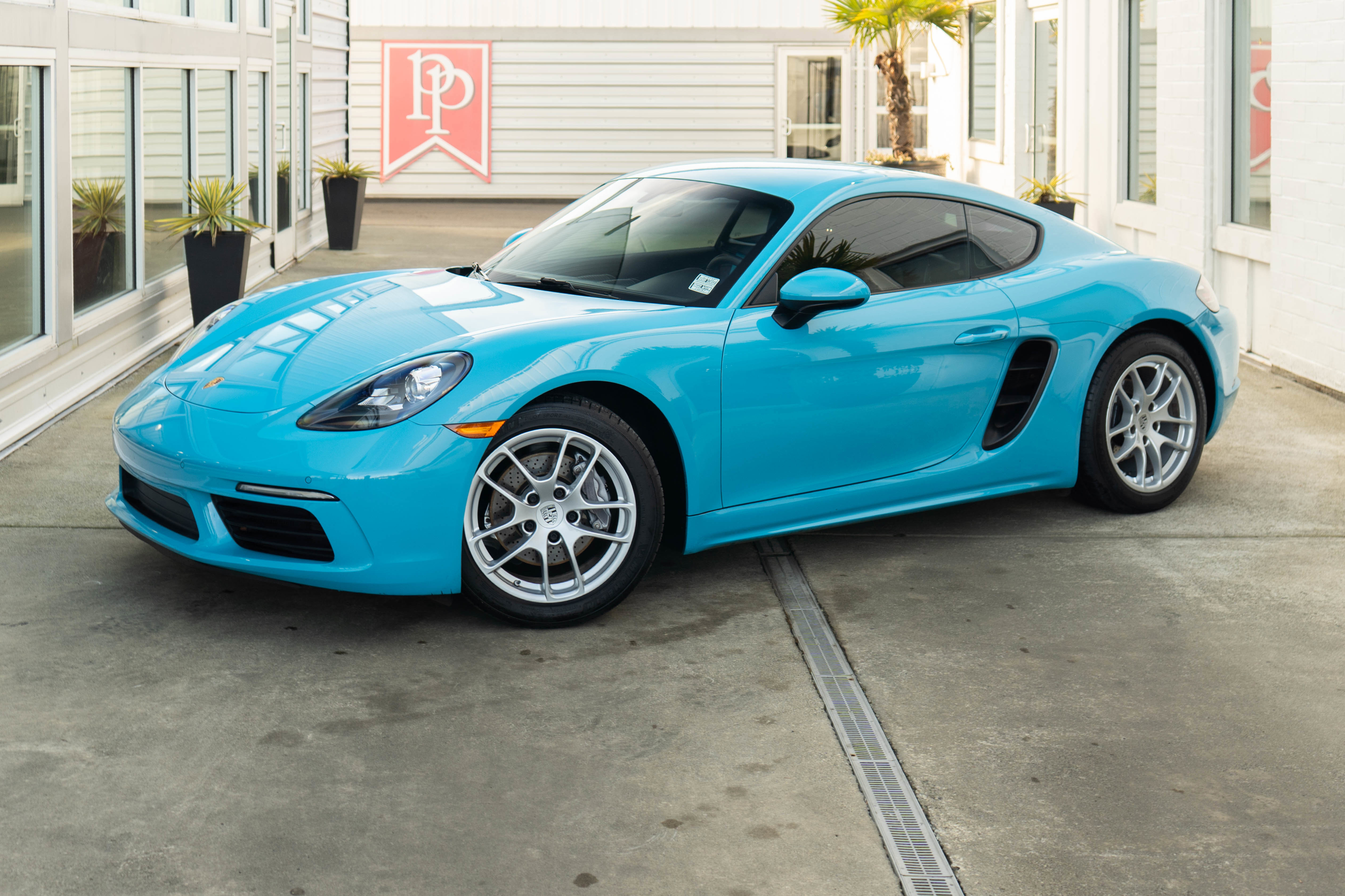 Used 2020 Porsche 718 Cayman image 2