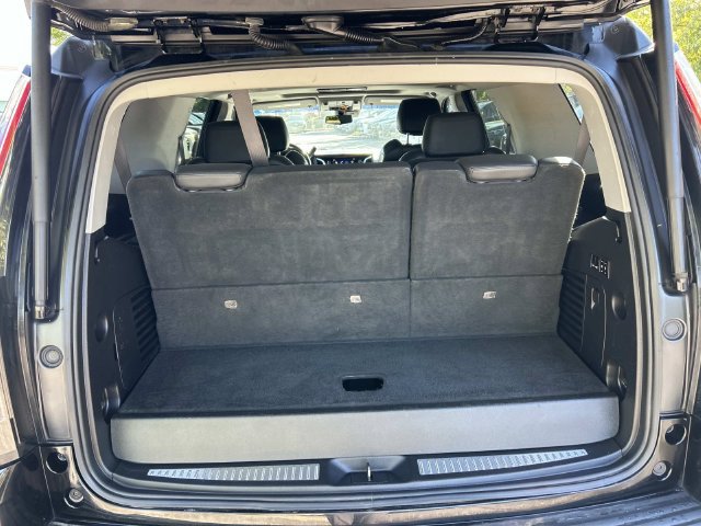 Used 2019 Cadillac Escalade Luxury w/ Escalade Sport Edition AWD/4WD image 13