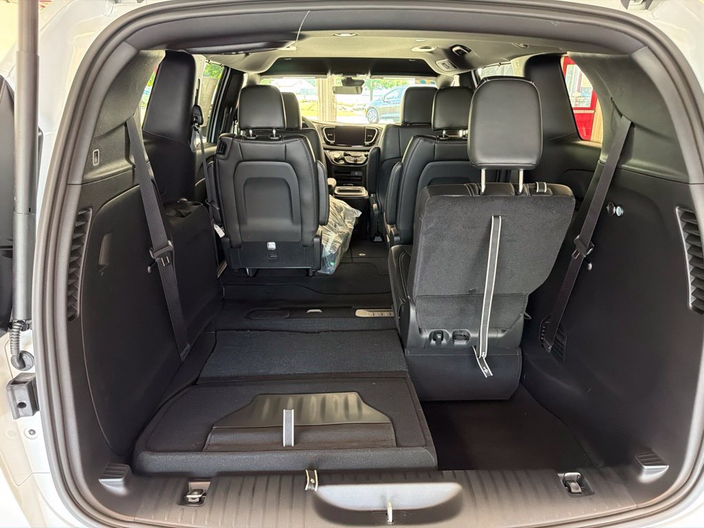 New 2027 Chrysler Pacifica LX FWD image 25