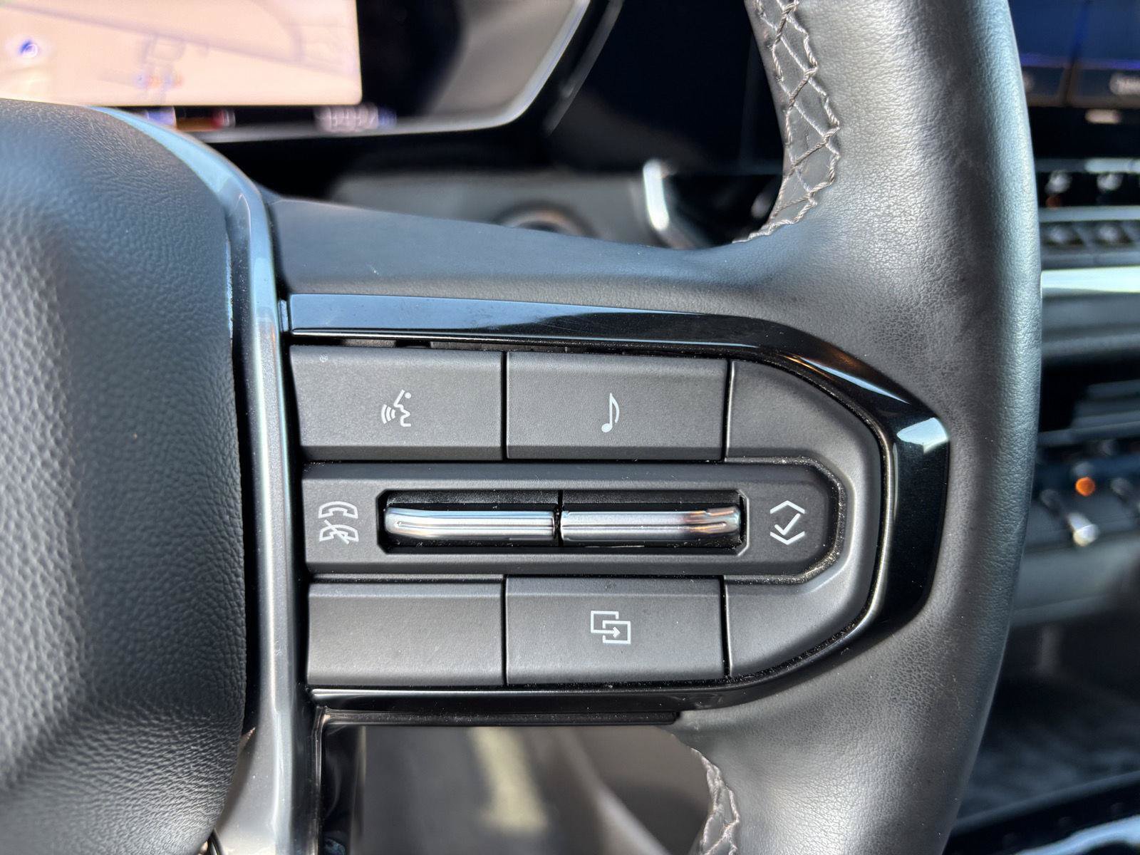 Used 2024 Chevrolet Colorado LT w/ LT Convenience Package AWD/4WD image 22