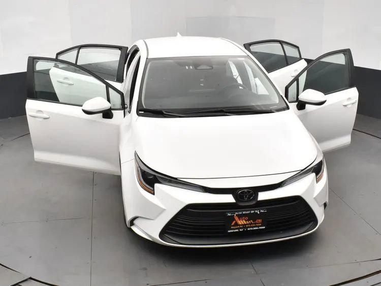 Used 2025 Toyota Corolla LE image 10
