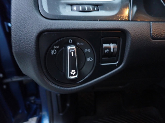 Used 2019 Volkswagen Golf SE w/ Driver Assistance Package image 24