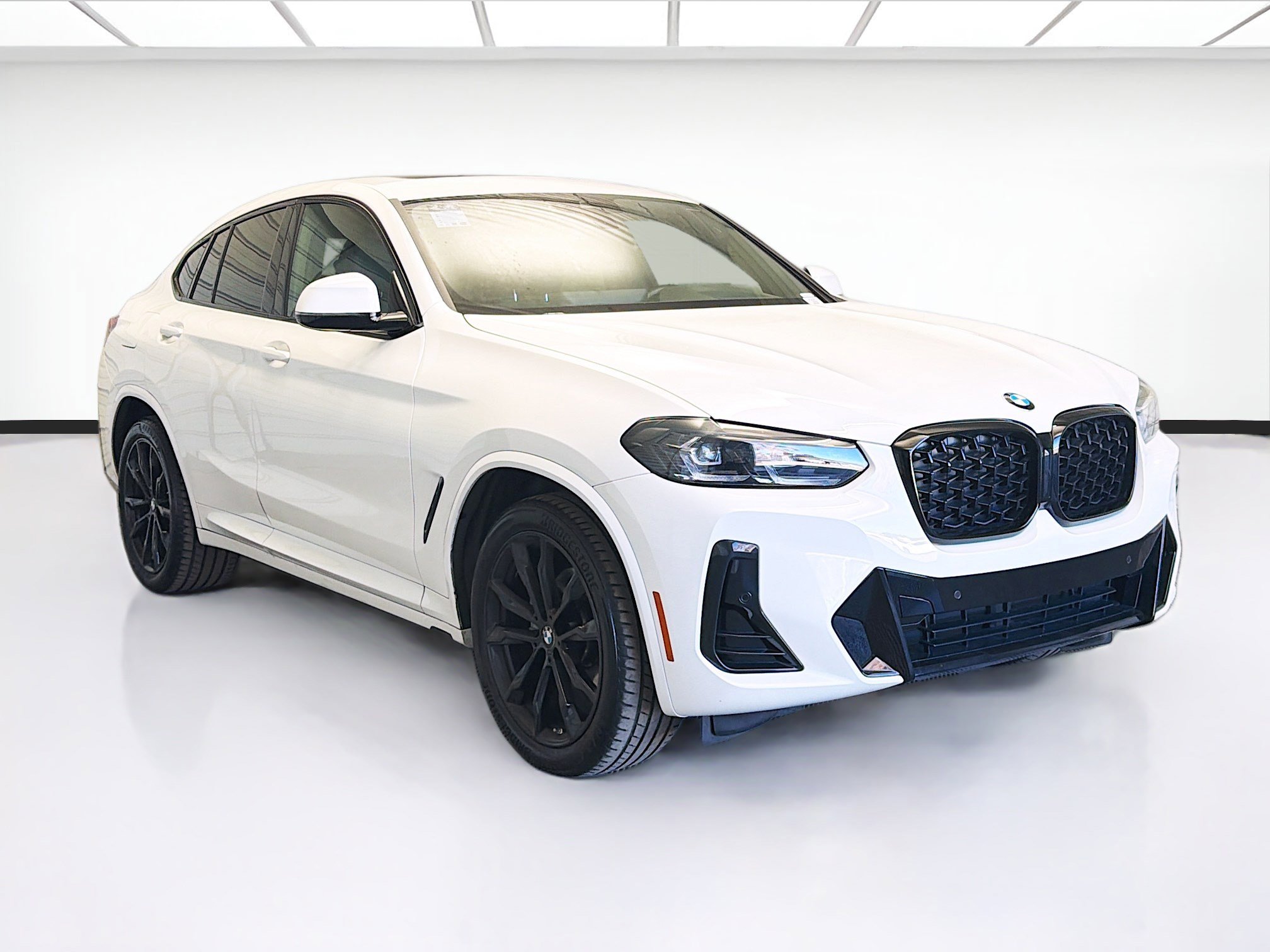 Used 2025 BMW X4 xDrive30i w/ Premium Package image 3