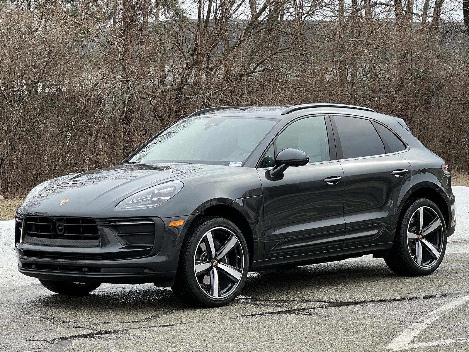 Certified 2025 Porsche Macan image 1