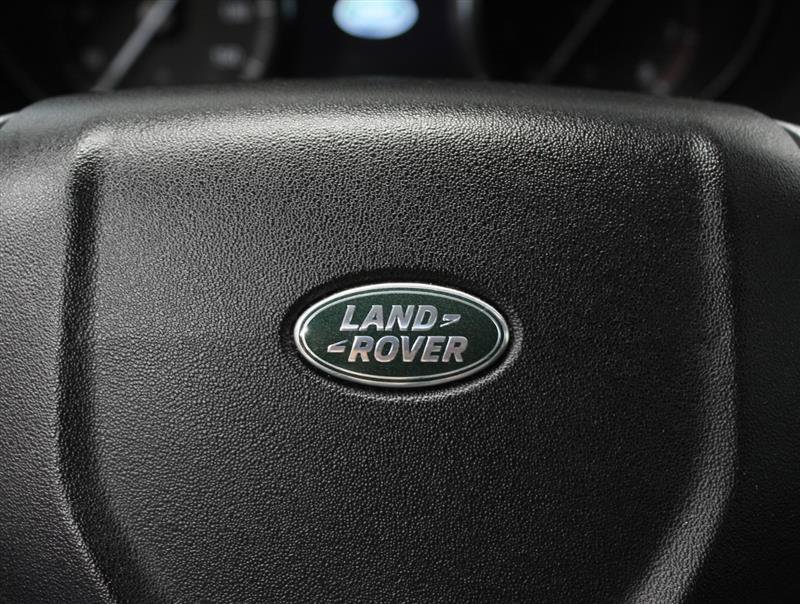 Used 2018 Land Rover Discovery Sport SE image 12