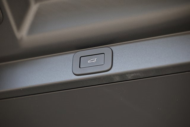 New 2025 Land Rover Range Rover Long Wheelbase SE image 39