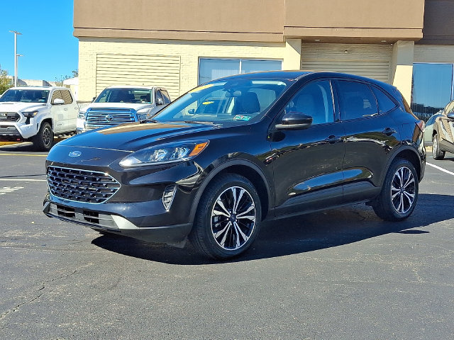 Used 2021 Ford Escape SE w/ SE Sport Appearance Package AWD/4WD image 3