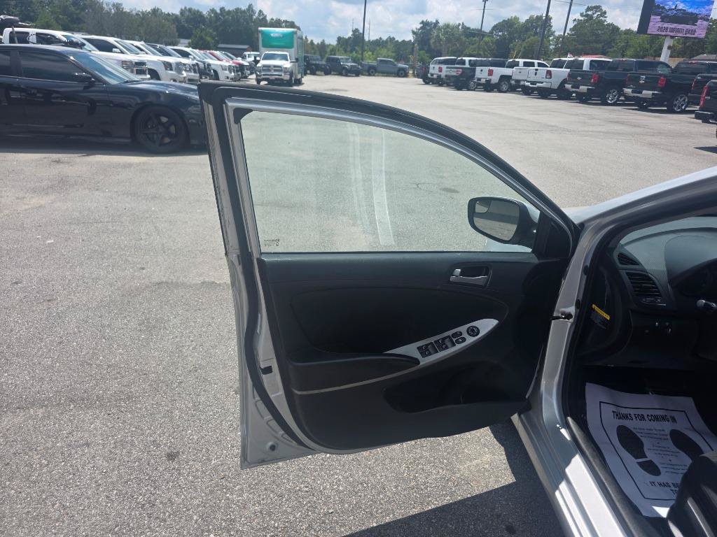 Used 2016 Hyundai Accent SE FWD image 6