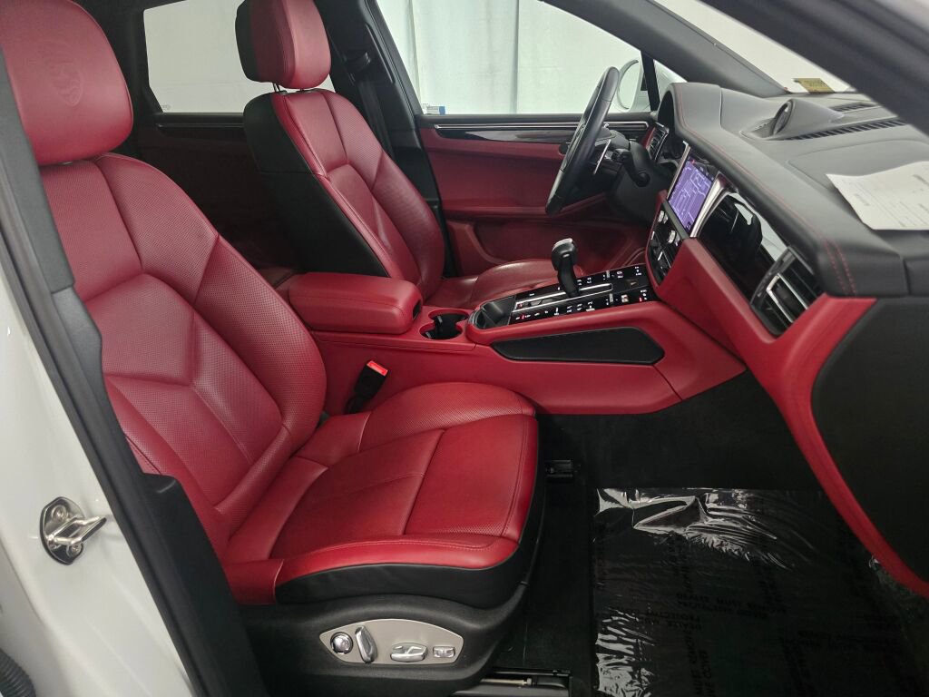 Certified 2023 Porsche Macan AWD/4WD image 29